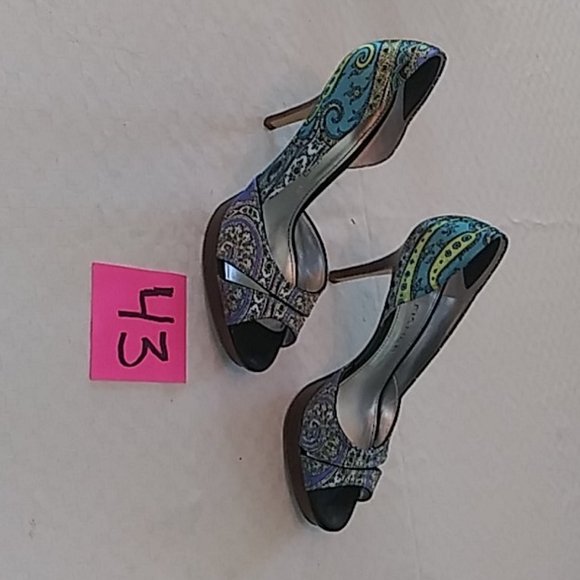 Heels - Picture 2 of 4